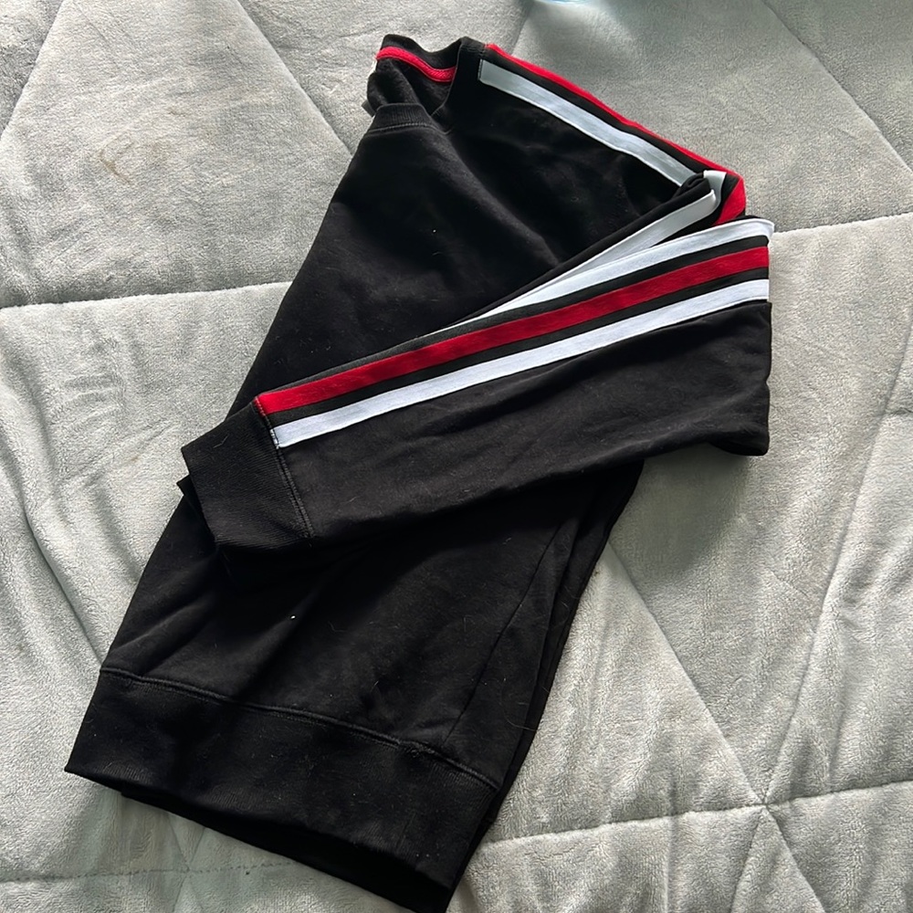 Black white and red crewneck